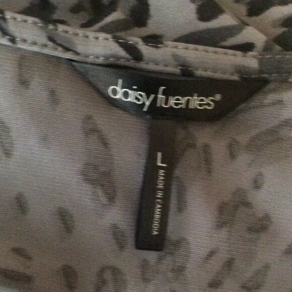 Daisy Fuentes Grey Leopard Print Blouse Size Large - Picture 6 of 7